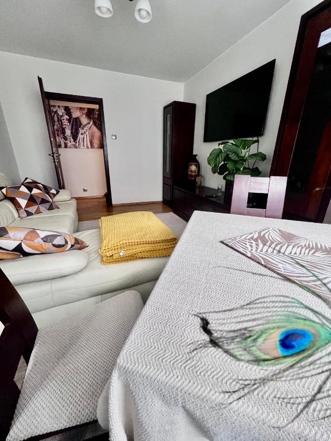 Yellow Apartment Airport Galeria Mokotow Netflix Varsavia Esterno foto