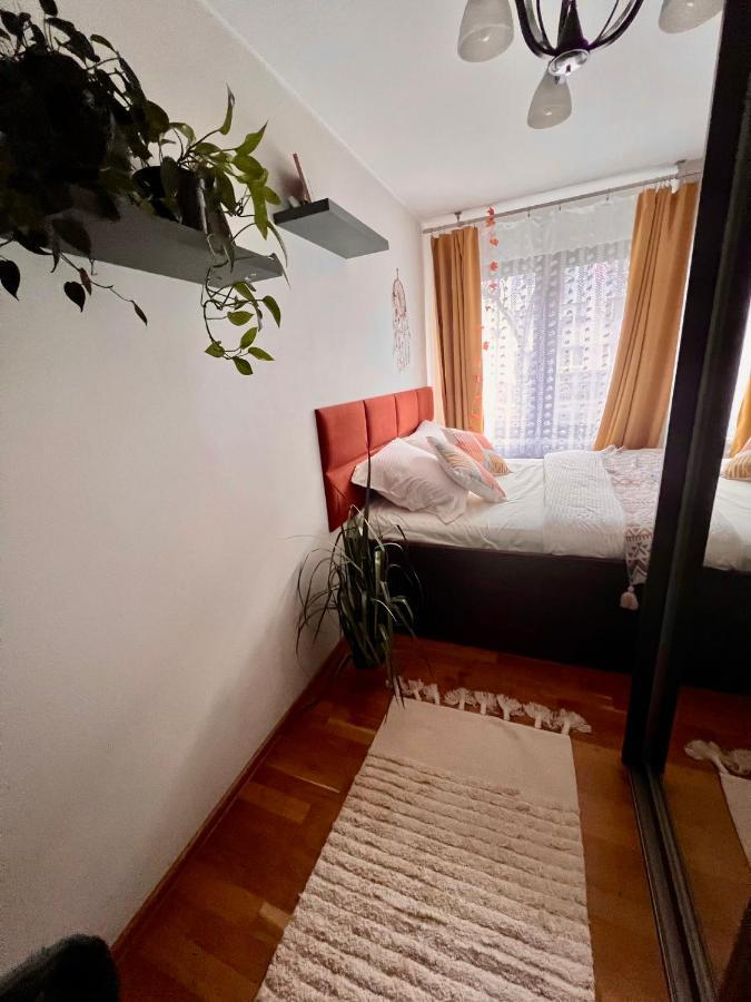 Yellow Apartment Airport Galeria Mokotow Netflix Varsavia Esterno foto