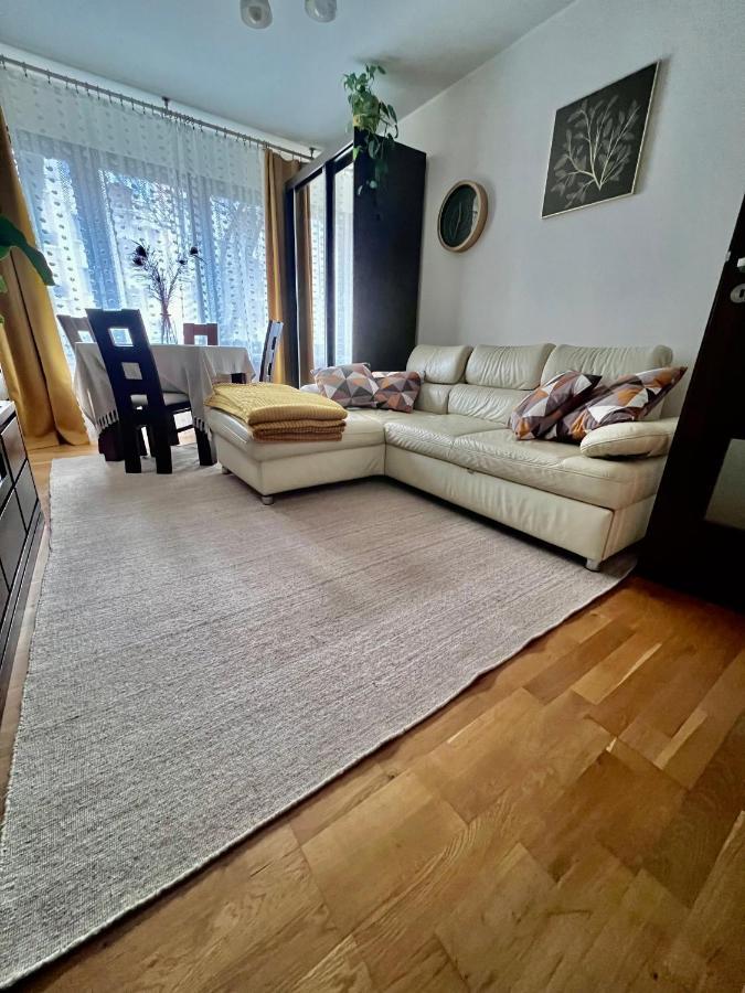 Yellow Apartment Airport Galeria Mokotow Netflix Varsavia Esterno foto