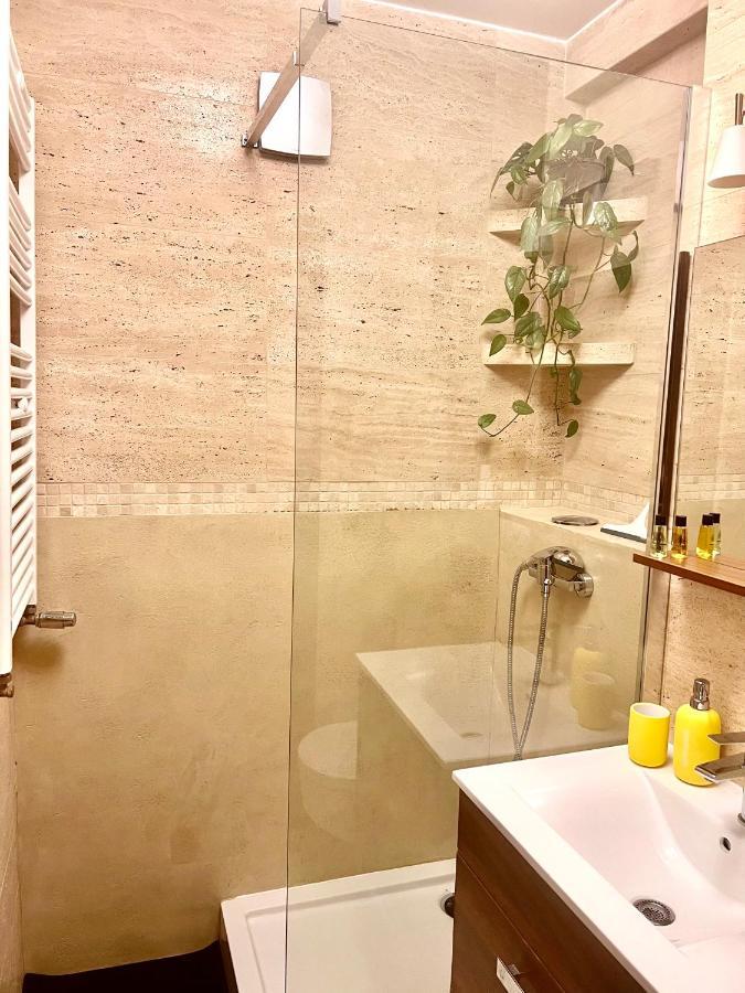 Yellow Apartment Airport Galeria Mokotow Netflix Varsavia Esterno foto